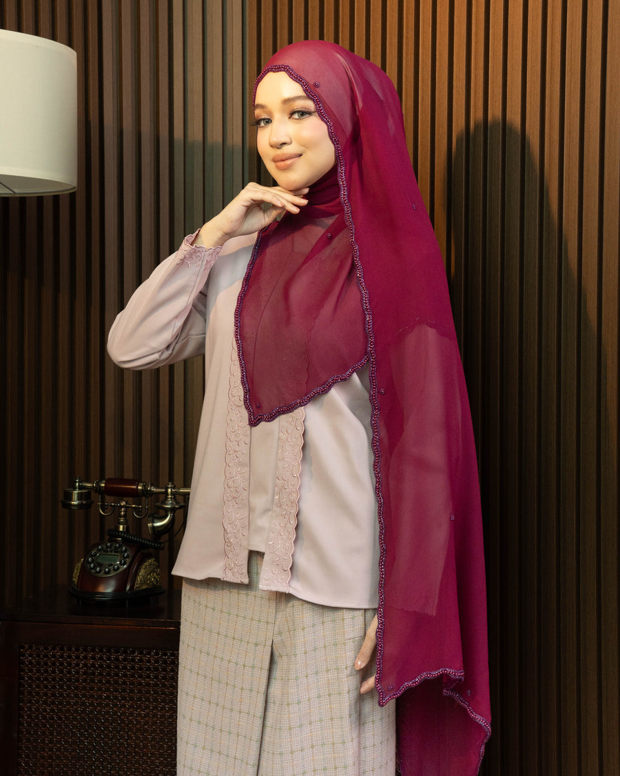 Shawl Beaded Marvelle in Burgundy