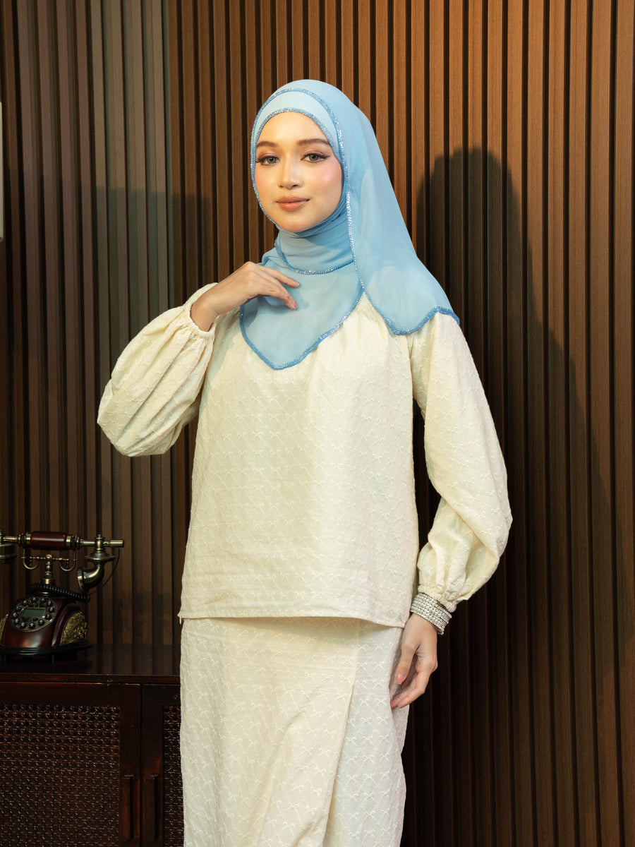 Shawl Beaded Aurielle in Light Blue