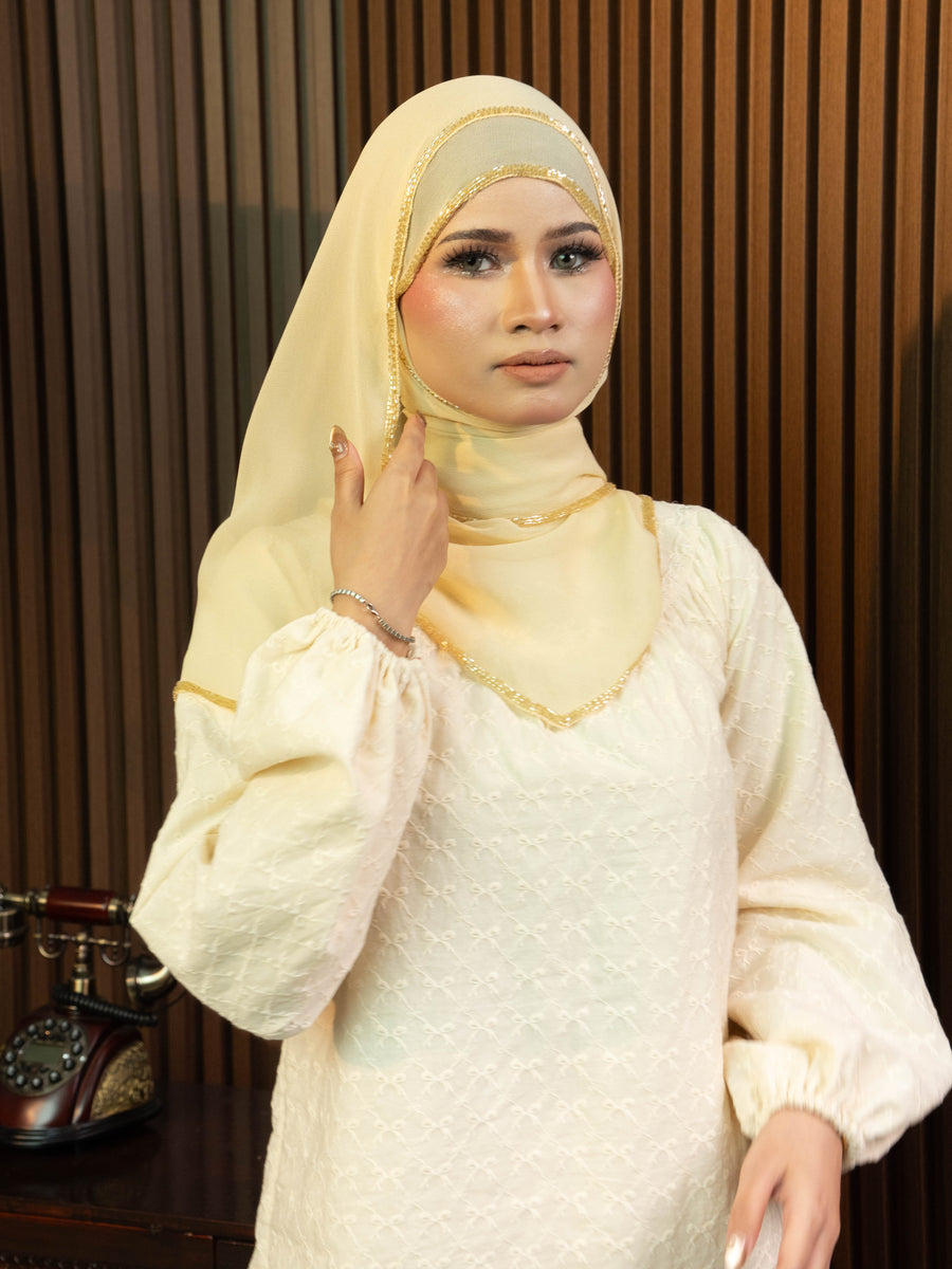 Shawl Beaded Aurielle in Light Cream