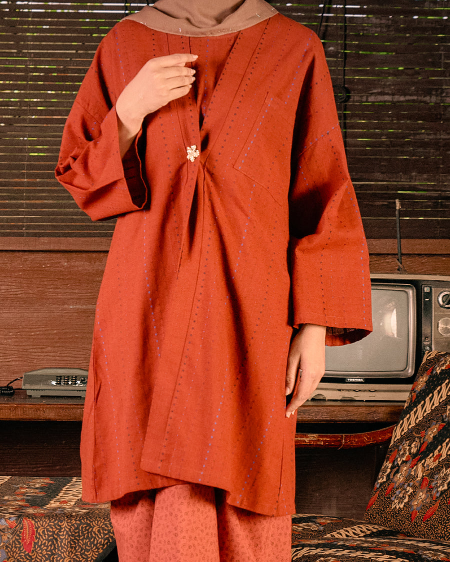 Kebarung Widuri in Brick Red