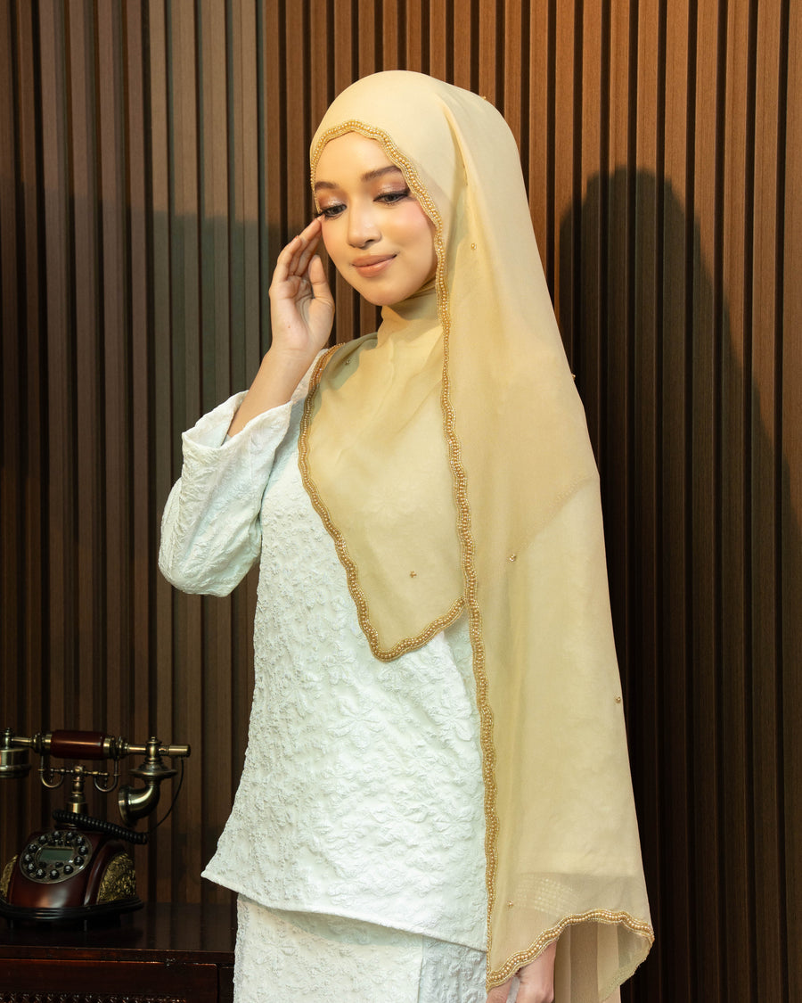 Shawl Beaded Marvelle in Light Cream