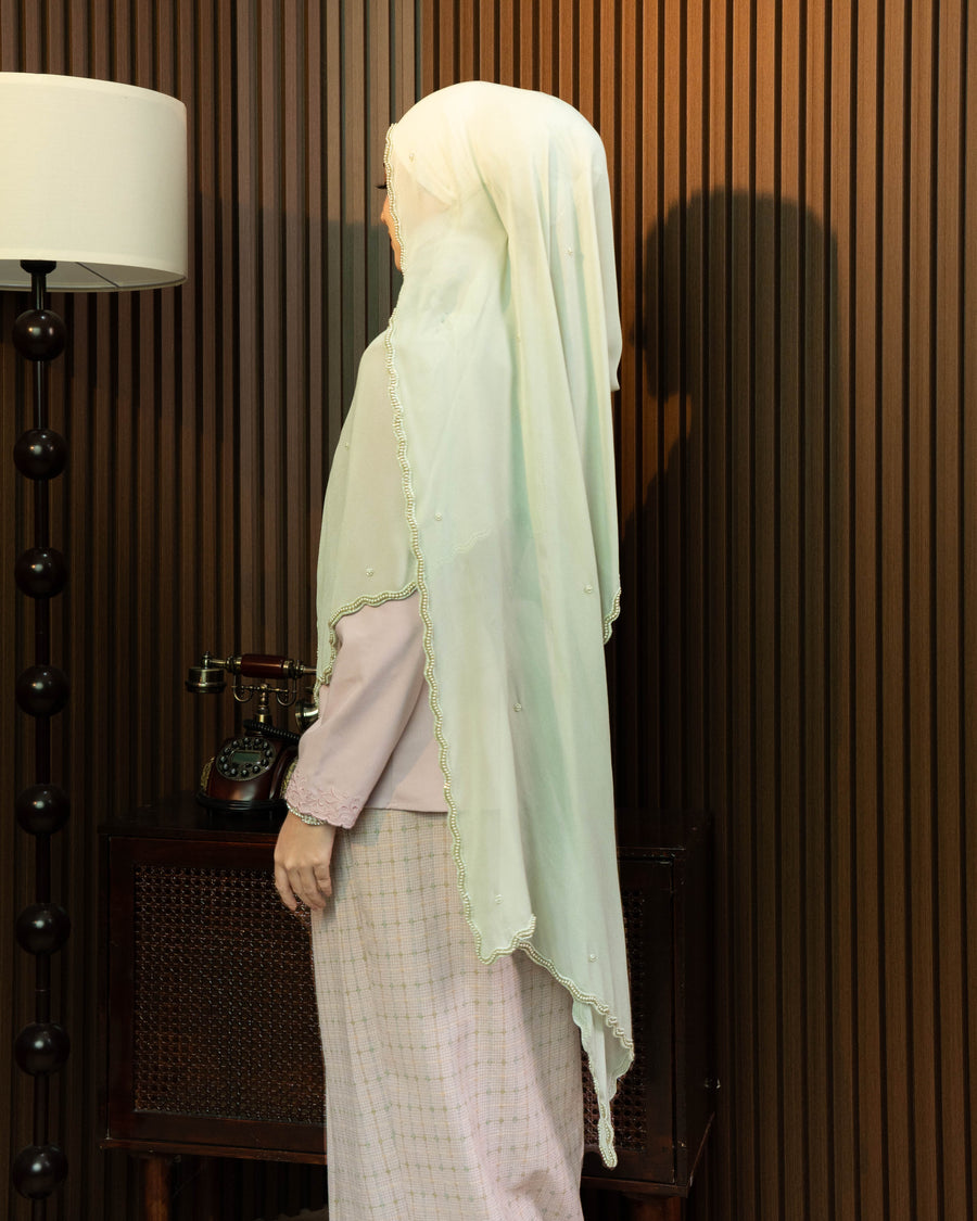 Shawl Beaded Marvelle in Soft Mint