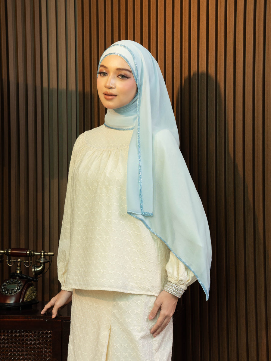 Shawl Beaded Aurielle in Soft Blue