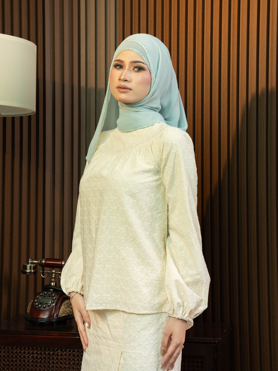 Shawl Beaded Aurielle in Mint Grey