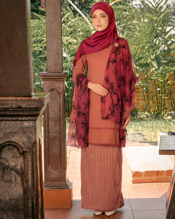Kurung Kirrana in Maroon