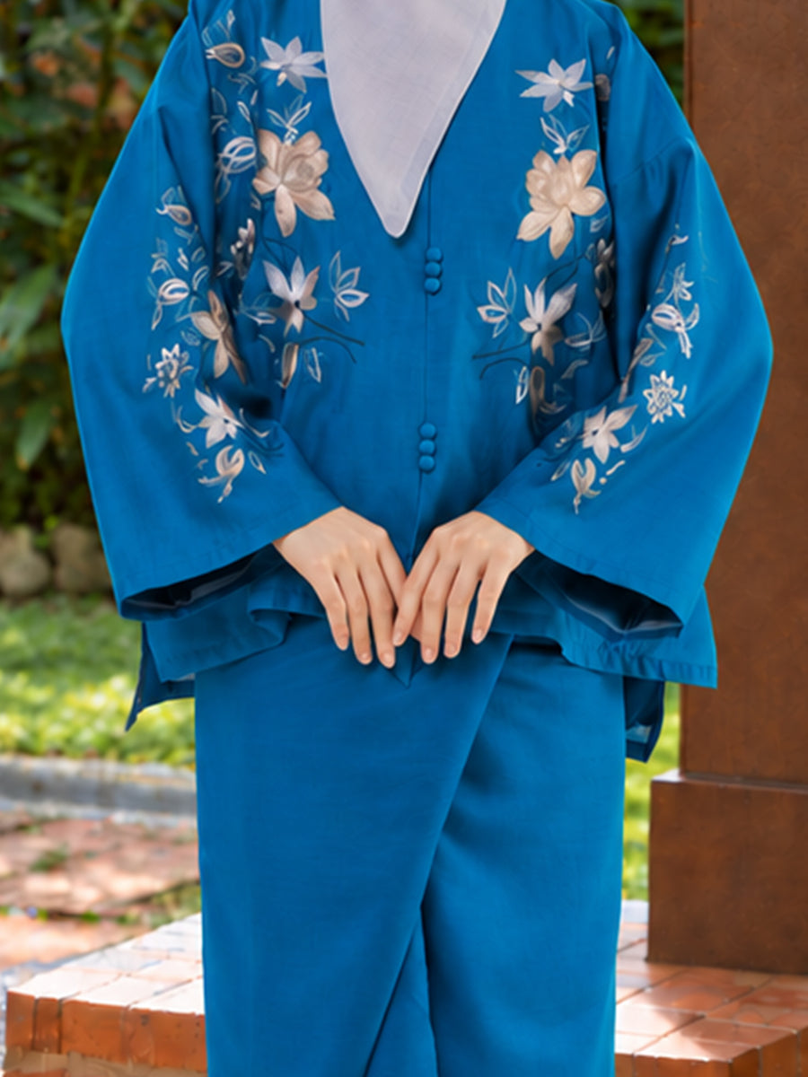 Kebaya Lily in Teal Blue