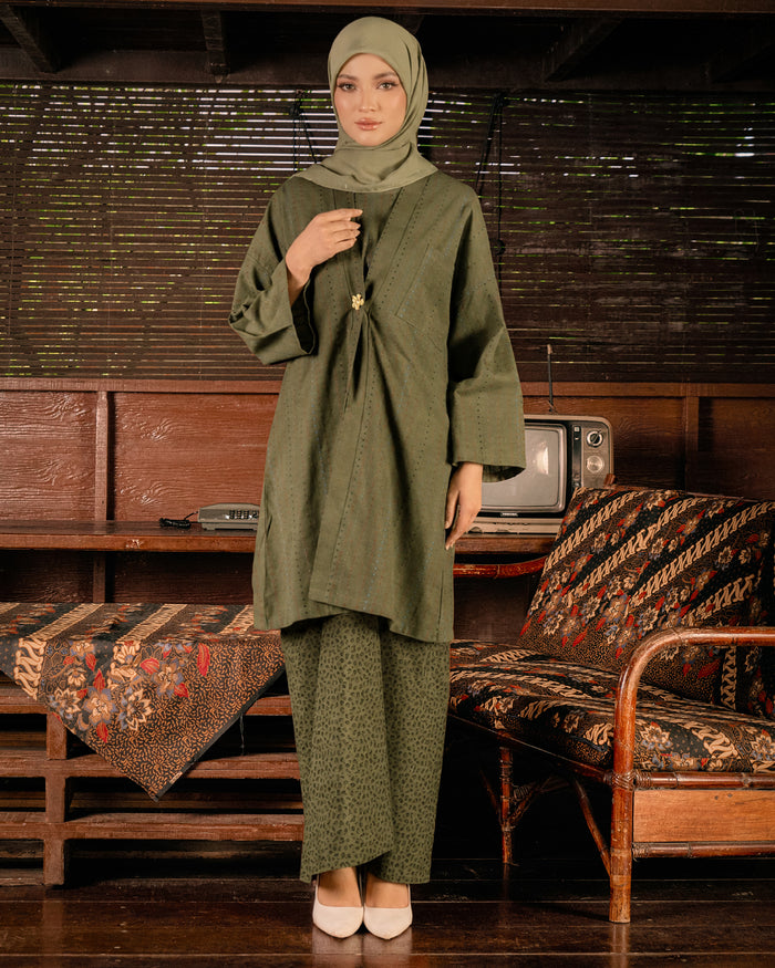 Kebarung Widuri in Dusty Green