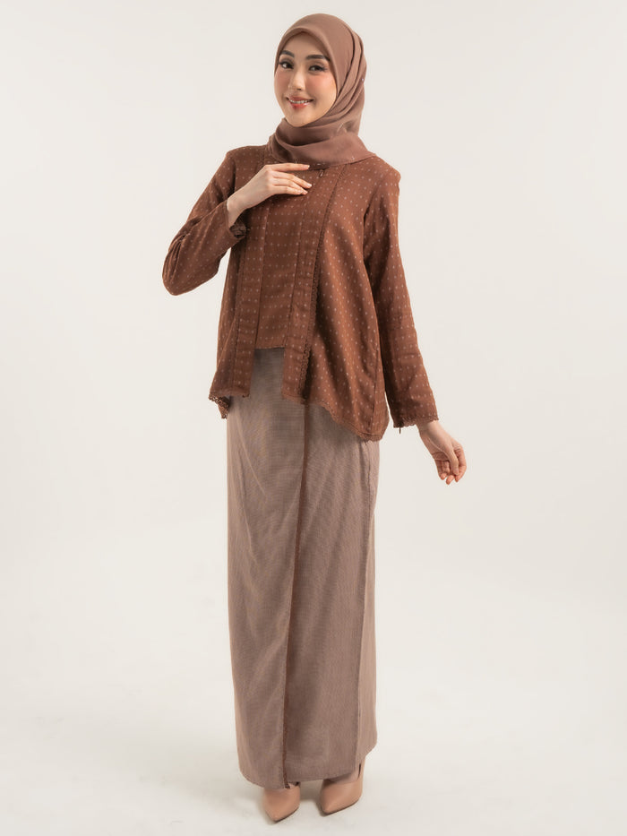 Kebaya Sheyra in Brown