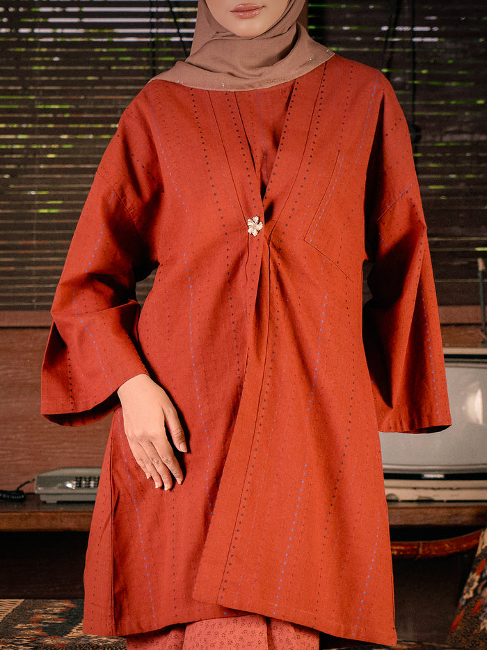 Kebarung Widuri in Brick Red